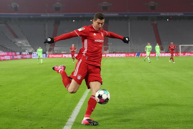 32岁内马尔沙特躺平 36岁莱万西甲拼命15场进17球